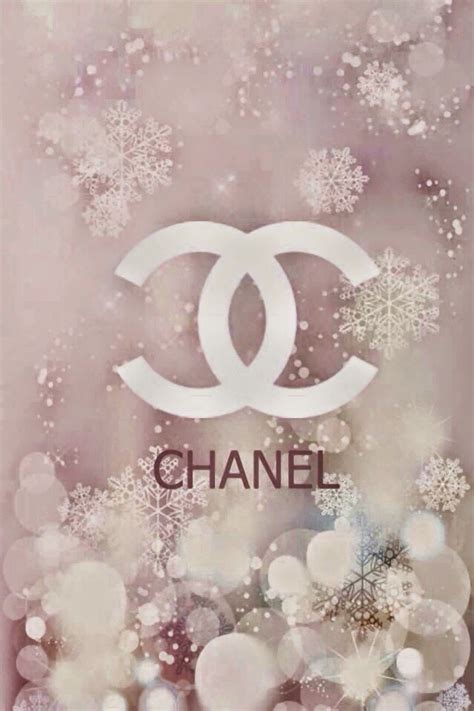 w hile Chanel